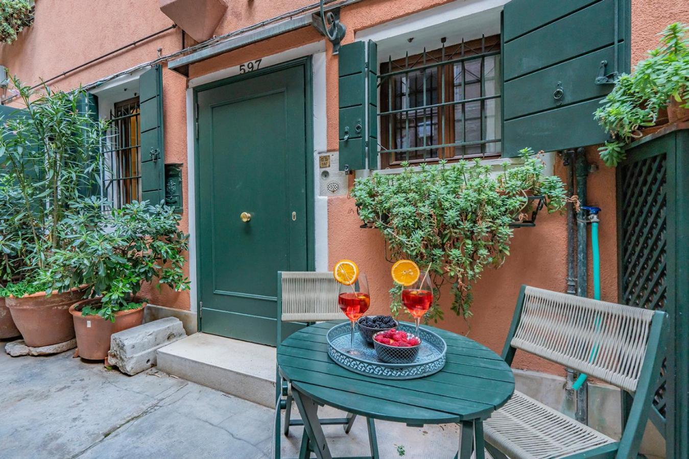 Lo Squero 1 The Secret Courtyard In Dorsoduro * Venecia